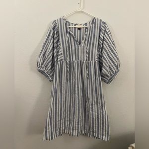 Puff-sleeve dress